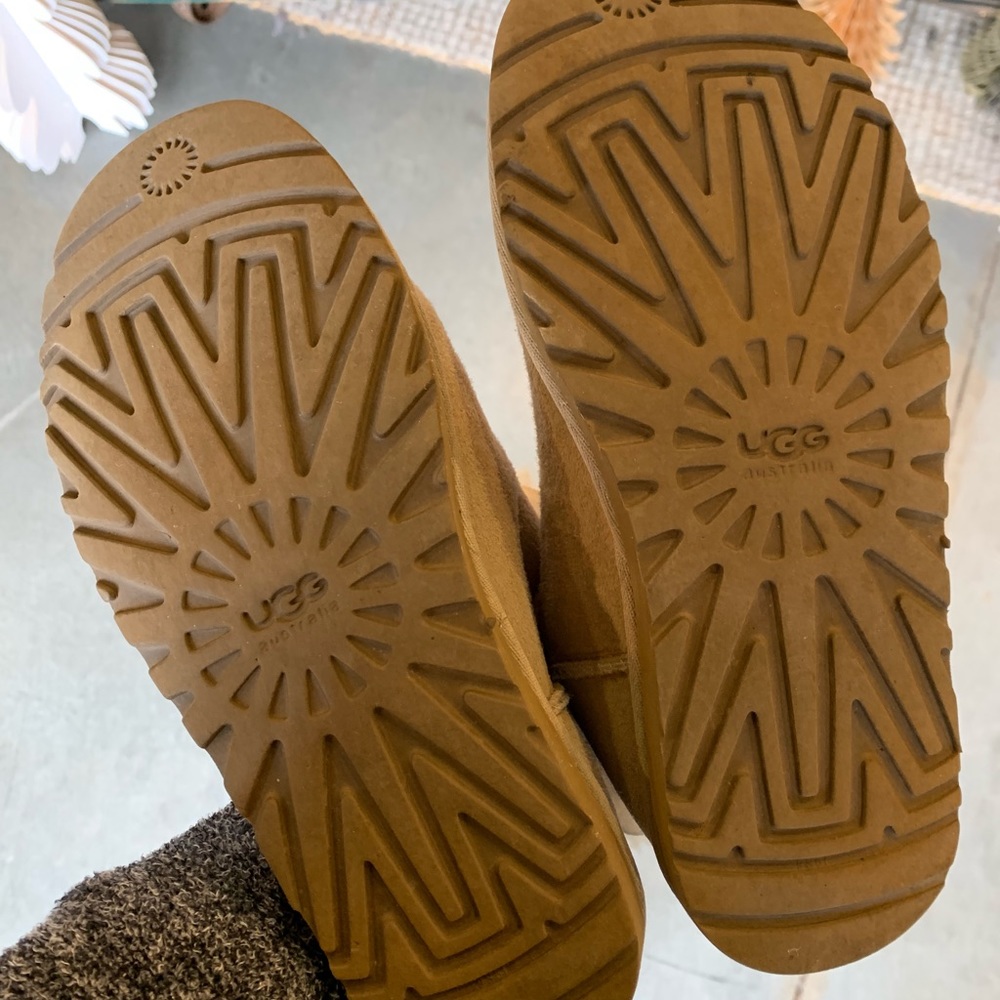 Ugg Bailey Button - image 4